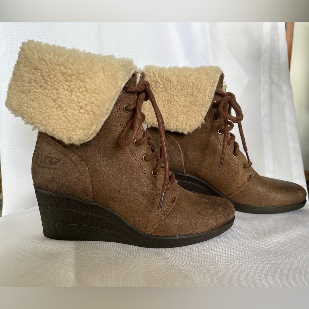 UGG Brown Zea Size 7 Waterproof  Genuine Shearling Lined Wedge Style. 103360